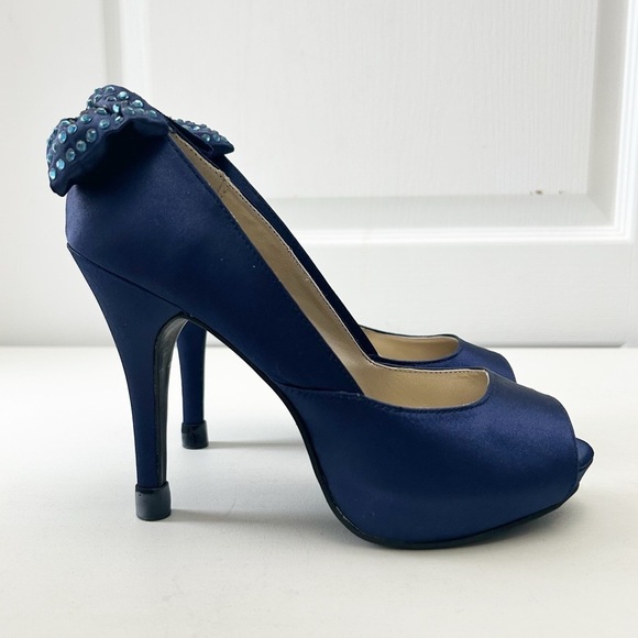 Expression Navy Blue Satin Peep-Toe Platform Heels with Rhinestone Bows Size 7 - Picture 2 of 15